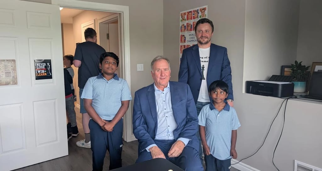 Mayor Kavin Davis with ChessUA Club students