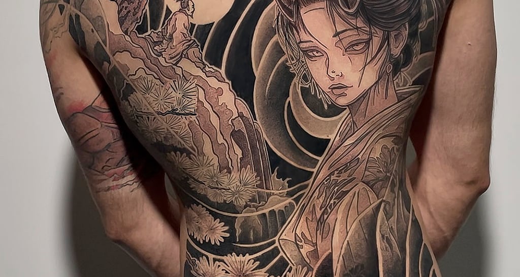 tatuaggio giapponese sulla schiena con una donna ispirata a Hannya eseguito da Horidoku 