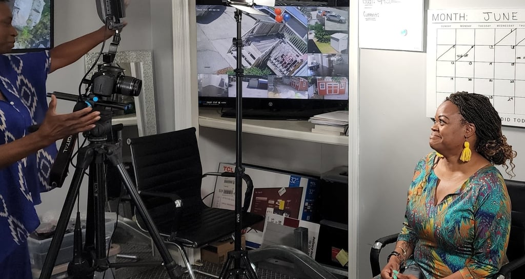 Entrepreneur working in media talent training for a shed company, featured in Exclusif Spark