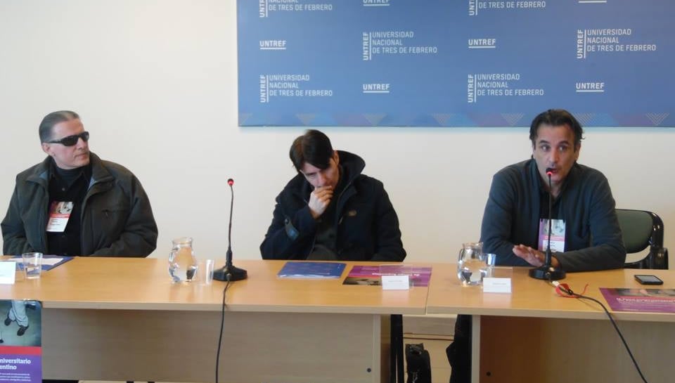 Marcelo Castelo exponiendo en el congreso de la Universidad de Tres de Febrero