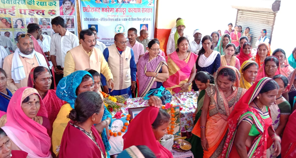 crowed of woman in the program