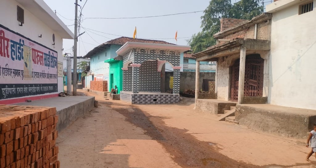 beautiful chabutra on the street