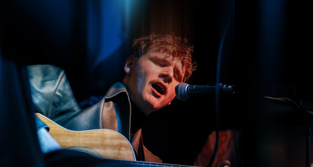 Alex Pothecary performing with Lightlines