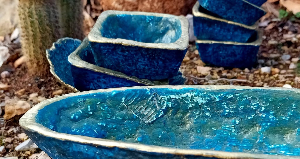créations en papier mâché technique acrylique et patine ancienne bleu petits objets bol, vide poche