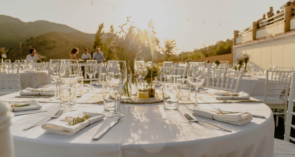 Bodas al atardecer en Málaga con estilo, luz y elegancia. Celebraciones únicas con La Santa