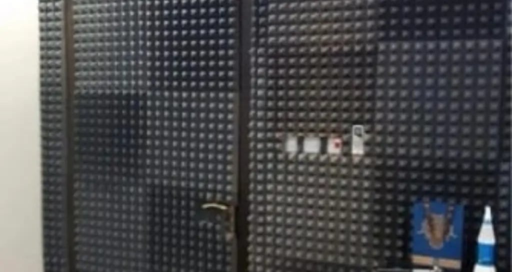 عزل الغرف من الصوت