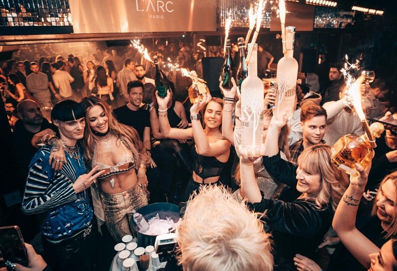 table booking club l'arc paris