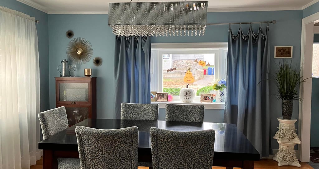 Custom oil trimmed living room interior paint