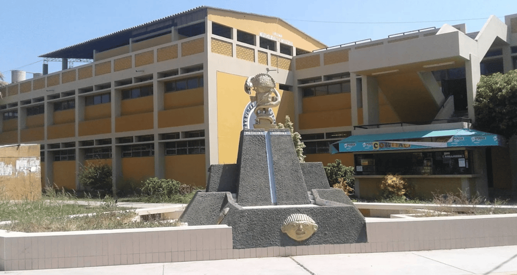 Facultad de Medicina de la Universidad Pedro Ruiz Gallo, donde el Dr. Tafur realizo su formación como especialista en neuricr