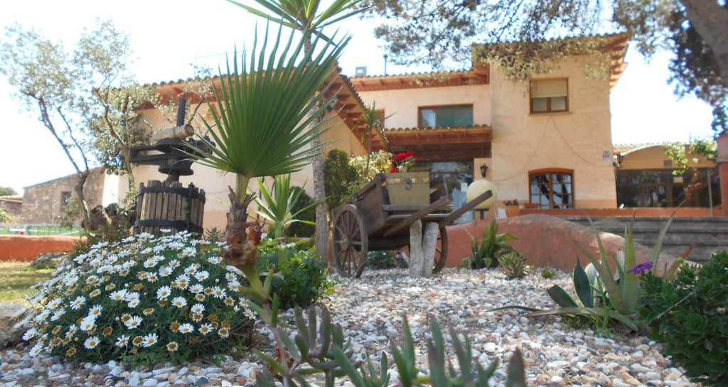 Imagen exterior de la Masía la casona