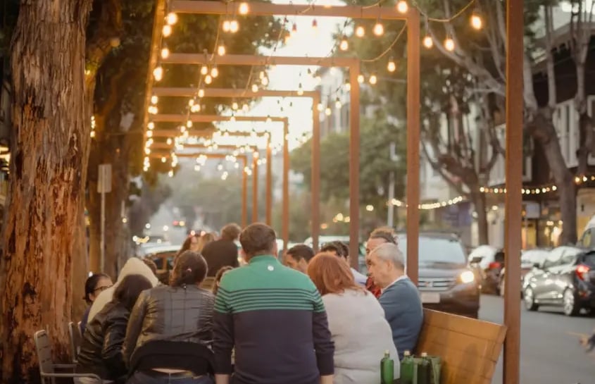Individuals participating in a reflective group conversation event