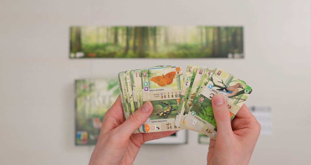 Kortos su paukščiai, vabalais, driežais ir kitais gyvūnais