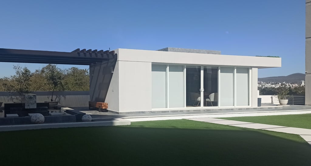 salones y área de alberca en departamentos Rumah Cumbres del Lago