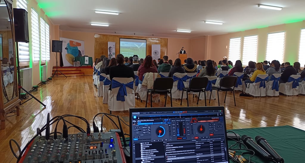 fiestas, eventos, celebración, sonido, iluminación, perimetrales, micrófono, mesa de sonido, dj, dvj