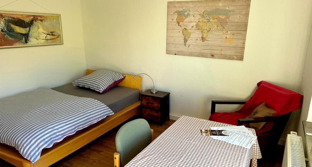 Ruhiges Gartenzimmer in Reutlingen zur kurzen Übernachtung