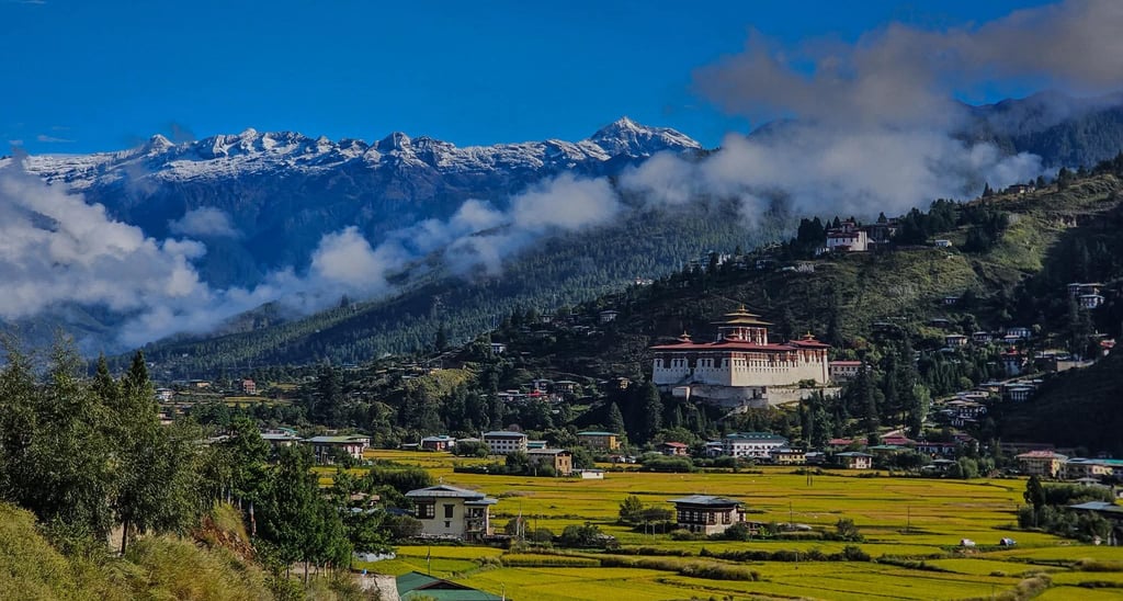 Paro-valley-during-early-autumn-season-with-crisp-weather-and-clear-blue-sky
