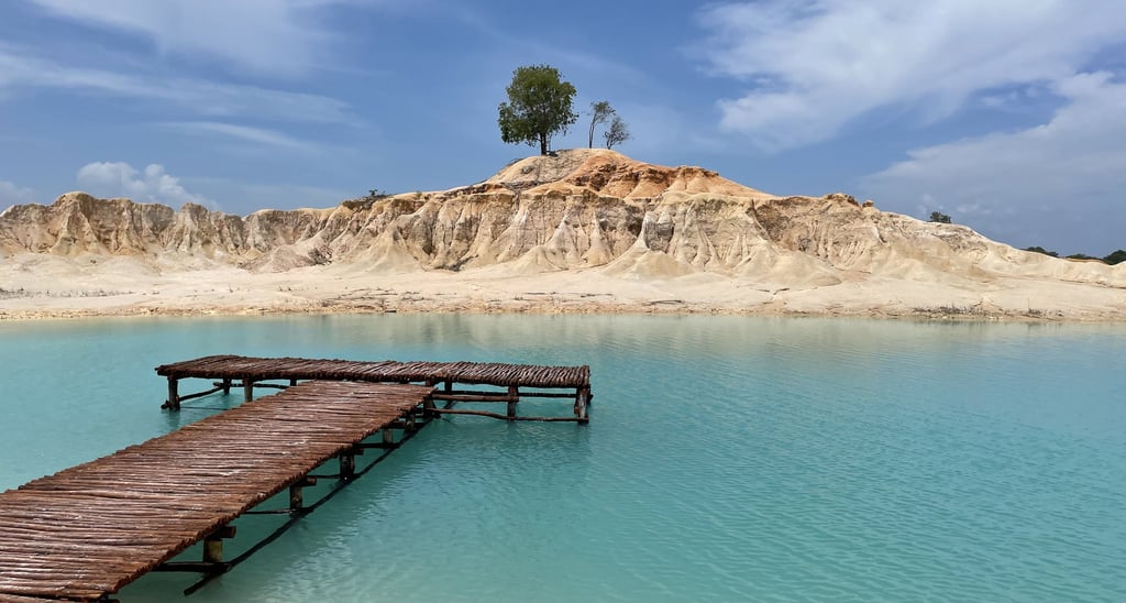 Gurun Pasir Busung dan Telaga Biru