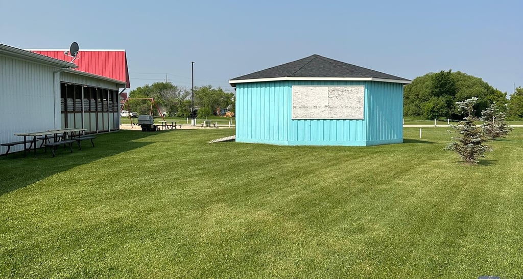 lawn care service in Steinbach