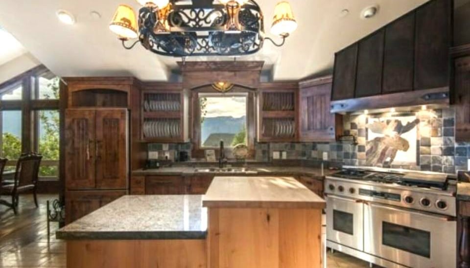 Elkhorn Timber Frame Mountain Home Kitchen
