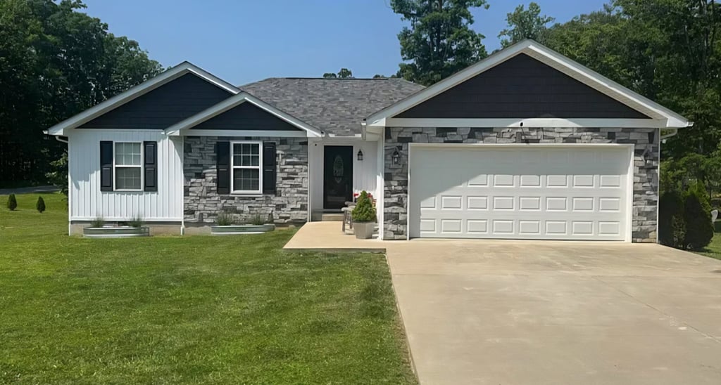 1600 s.f. ranch style house in London, KY. 3 bedroom, 400s.f. garage with vinyl siding,shingle roof.