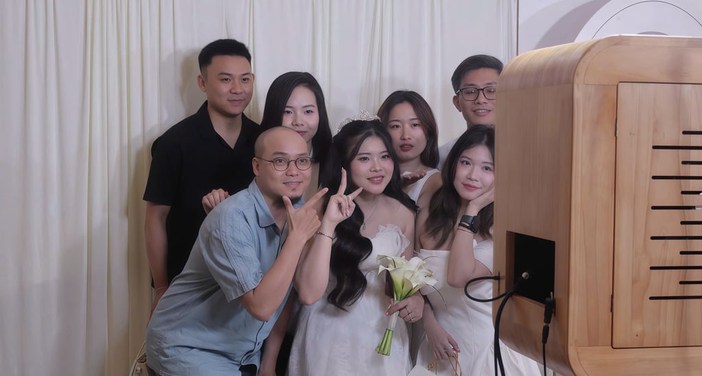 Ảnh cô dâu và bạn bè