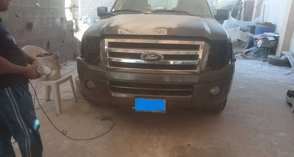 إصلاح سيارة في ورشة سمكرة جدة