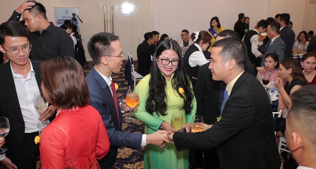 Các doanh nhân, chuyên gia kinh tế và các nhà lãnh đạo doanh nghiệp.