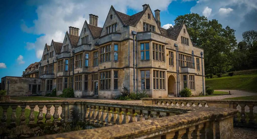 Coombe lodge wedding photographer