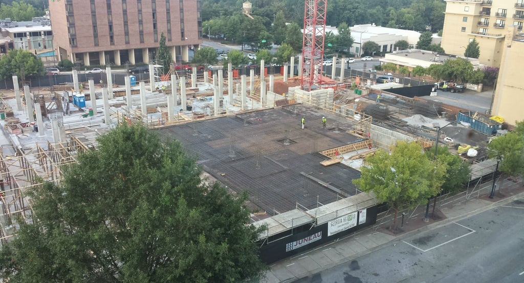 Building under construction showing the steel placement