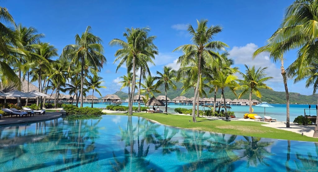 four-seasons-bora-bora-main-pool