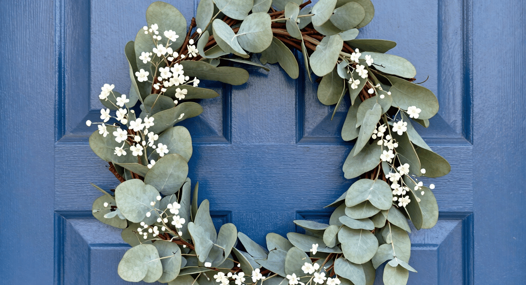 A bouquet of white and yellow daffodils