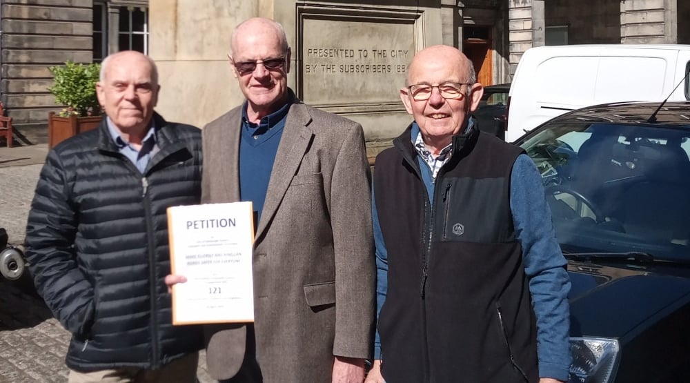Submitting a petition at the City Council (c) Edinburgh Reporter and E Forbes