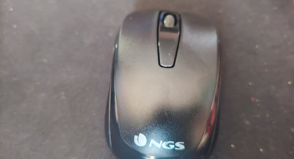 Rato wireless NGS preto com scroll central