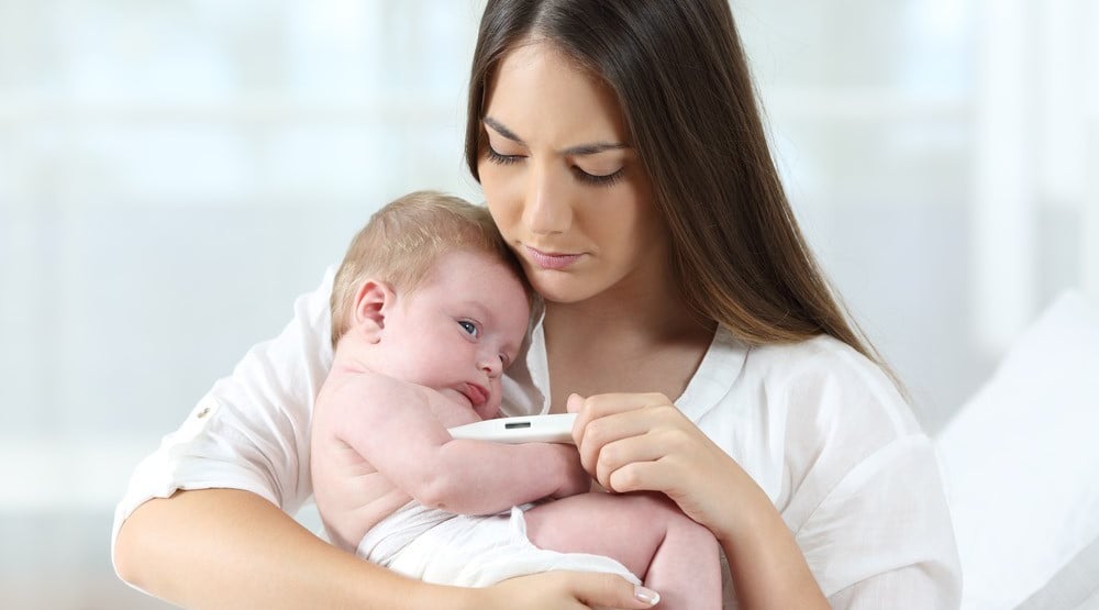 تأثير مرض الرضيع على مشاعر الأم وأهمية الدعم النفسي لتجاوز الأزمة