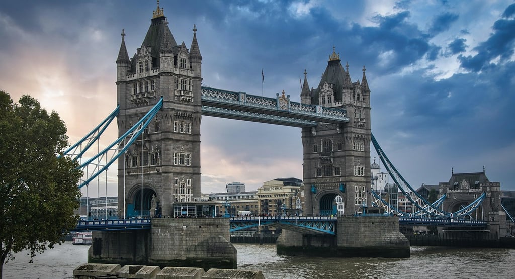 Hong Kong Migration to the UK: BN(O) Visa, Identity, Benefits, and Challenges