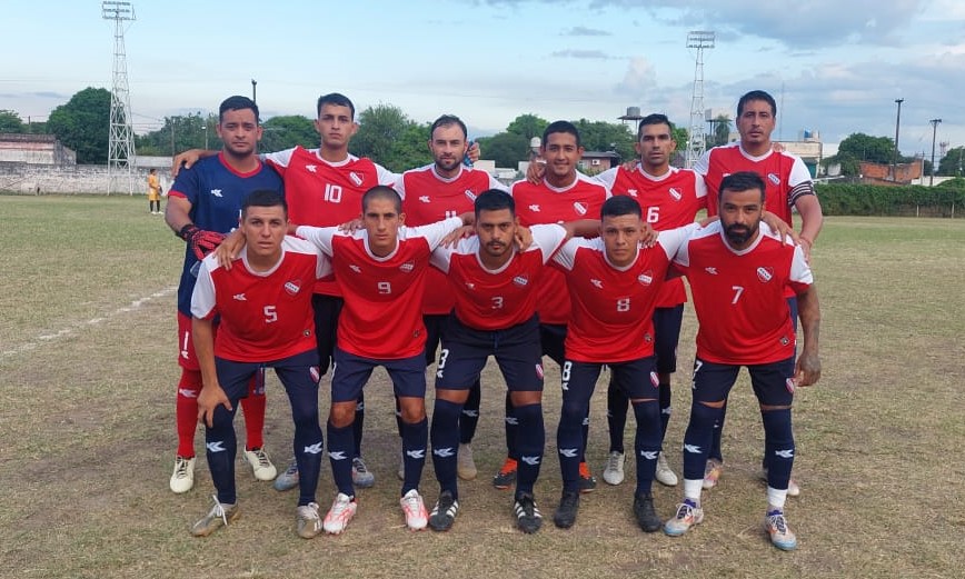 El Rojo correntino expone su invicto frente a Libertad.