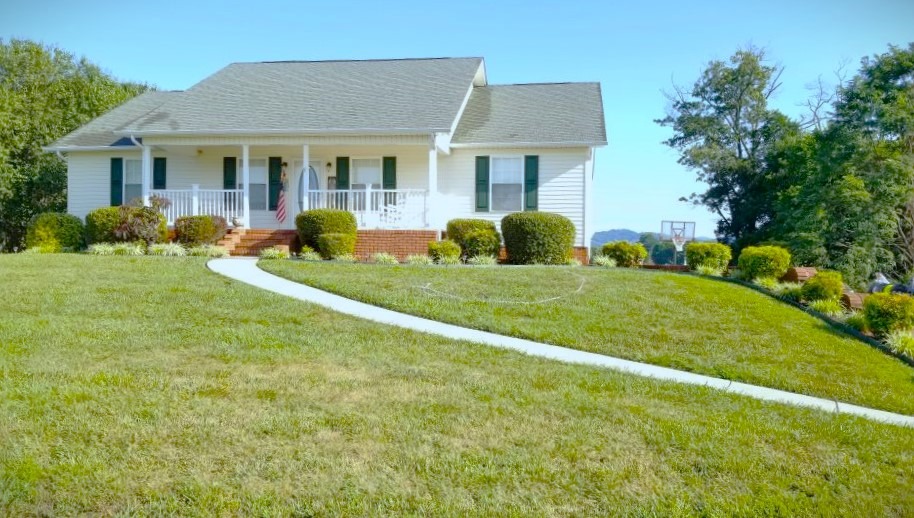 House wash in Russellville, Tn 37860 near me by Bobs Pressure Washing LLC in Bulls Gap, Tn 37711 25