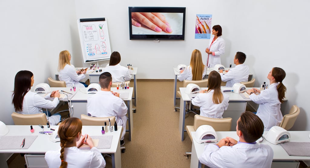 aula con alunni che studiano un corso di aggiornamento 