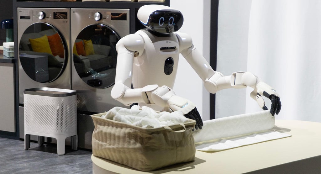 Robô CLOiD da LG dobra roupas e serve comida — mas em um ritmo bem lento