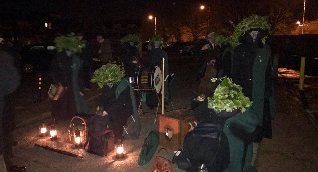 All_Old_Glory_Musicians_are_women_playing_a_variety_of_traditional_instruments