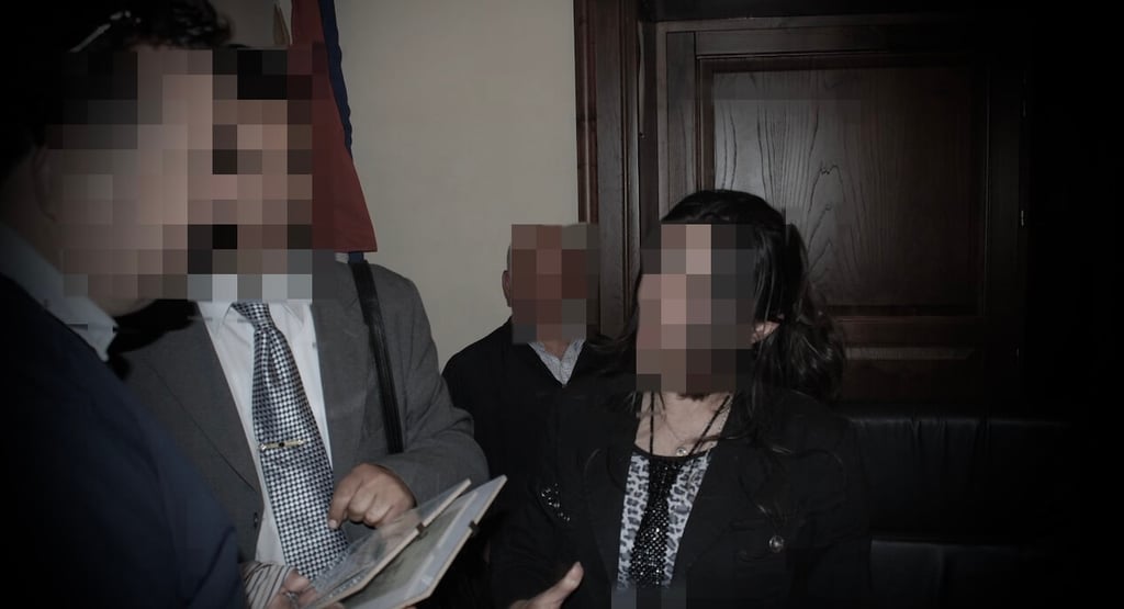 زينب عبد الكريم ومحاولة لاقناع مدير البلدية بمنح تبرعات ماليه لمايسمى مشروع المعارض الخيرية للفنانين