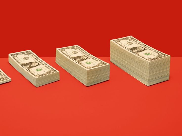 Pile di soldi che rappresentano gli investimenti in startup italiane