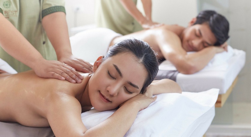 Couples massage - Enjoy a shared moment of relaxation in our cozy couples room—perfect for unwinding