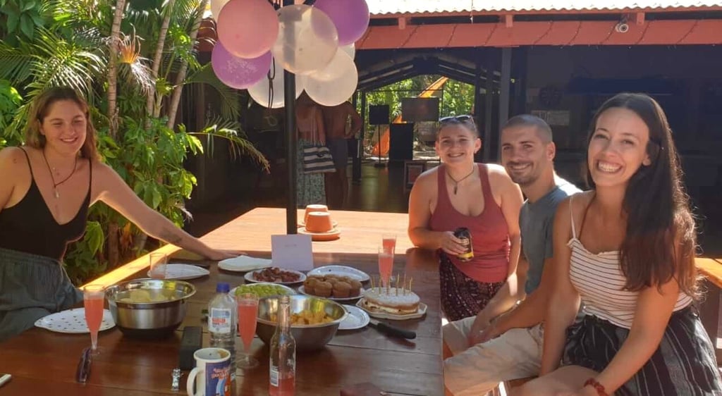 Hanging out with my friends in Cable Beach Backpackers