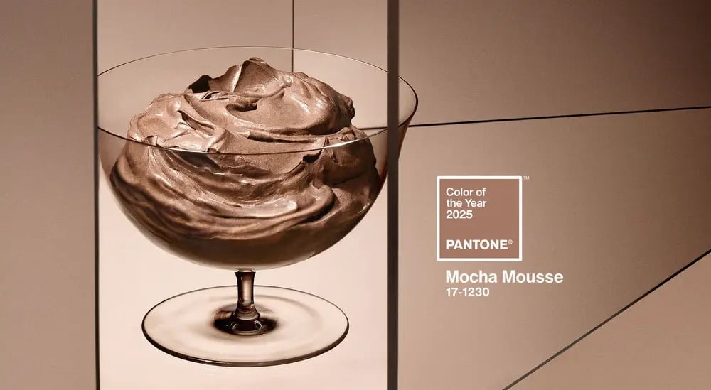Mocha Mousse cor do ano de 2025 escolhida pela Pantone