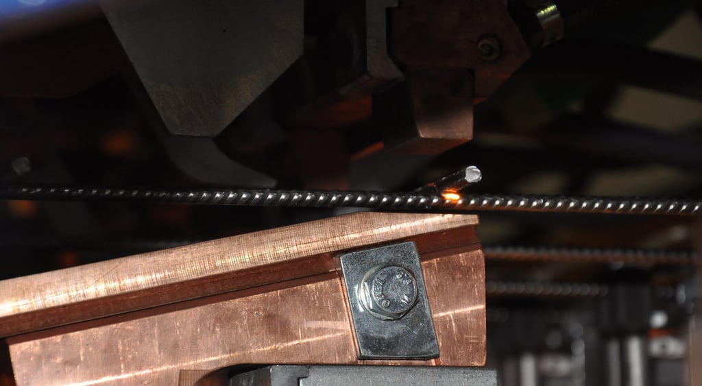 ألواح شبك حديد متينة وطويلة الأمد تم إنتاجها باستخدام الأسلاك المضلعة وتكنولوجيا اللحام النقطي.