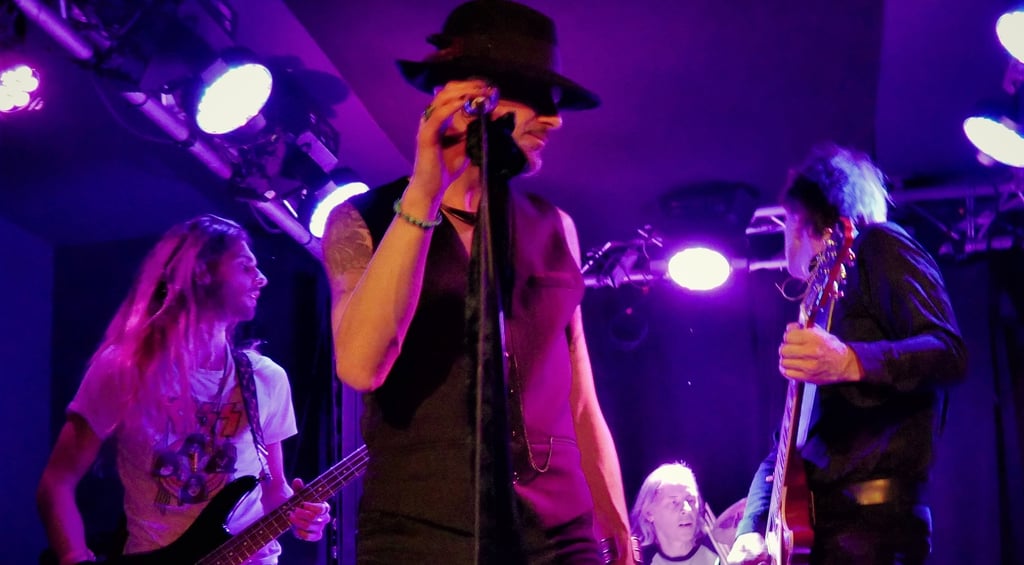 Nancy Boys, onstage at L'International (Dec. 2022)