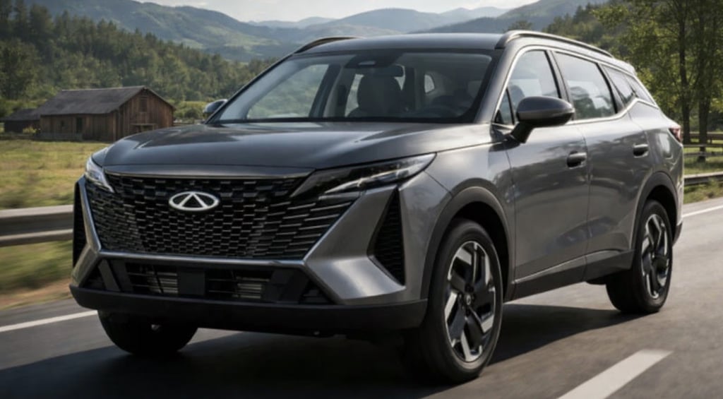 Chery Tiggo 7L SUV cinza rodando em estrada rural com design moderno e visual premium