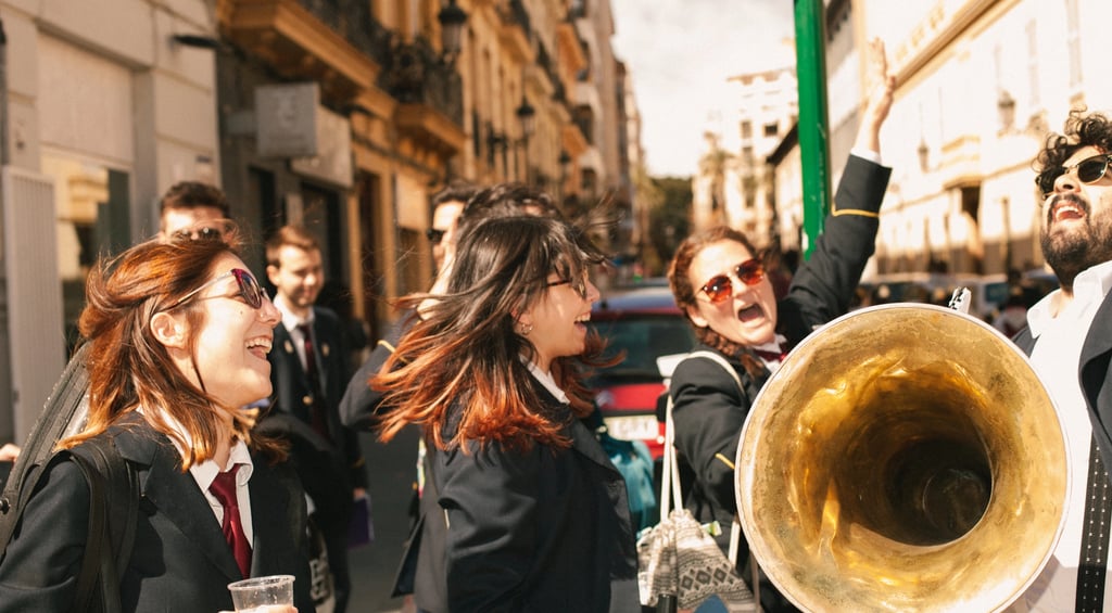 Músicos celebrando la vida