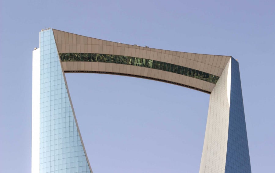 12 sky bridge kingdom tower riyadh 